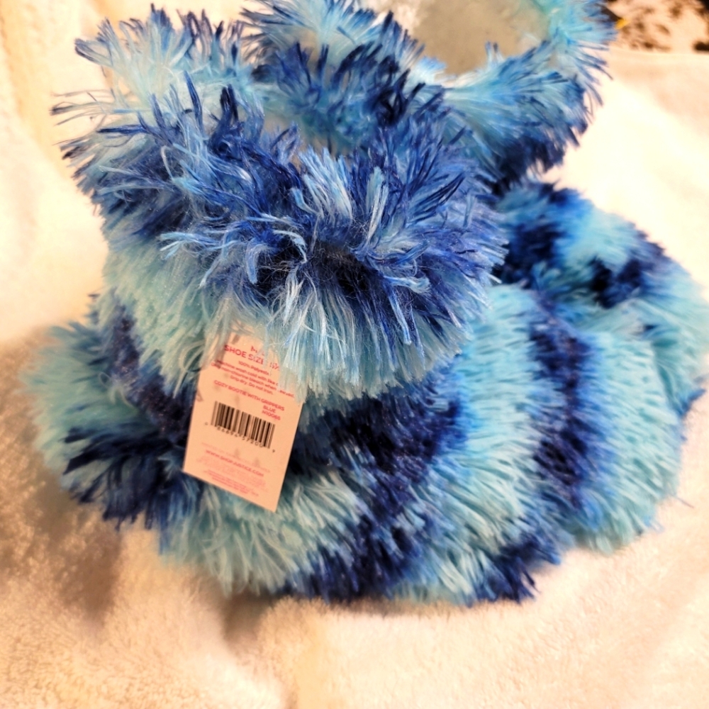 NWT JUSTICE COZY BOOTIE BLUE FUR GIRLS  M/L WOMEN